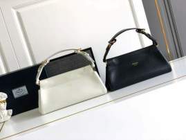 Picture of Prada Handbags _SKUfw225970041fw